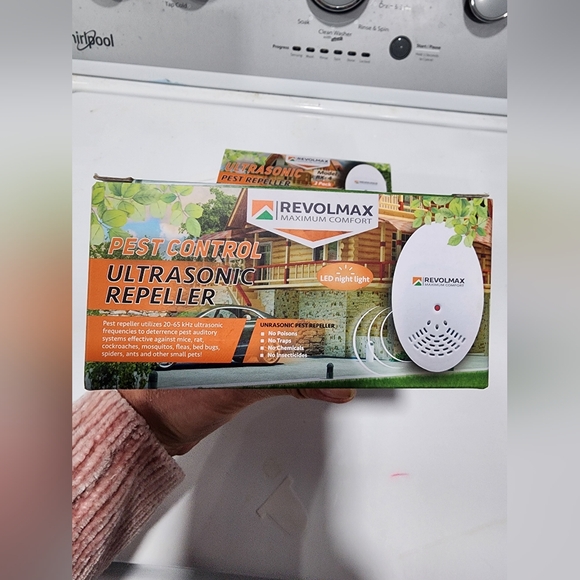 Revolmax Ultrasonic Pest Repeller 6 Pack - Picture 2 of 5